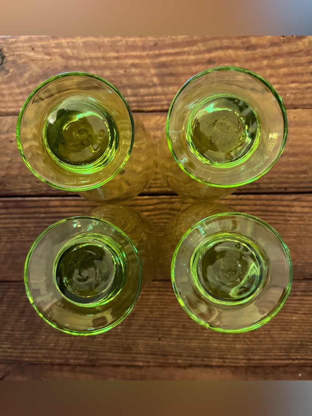Set of 4 Vintage Green Glass Goblets - Picture 3 of 4